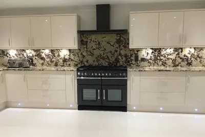 Image de 2 x chambres doubles dans une maison familiale conviviale près d'Oxford