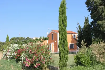 Image de Maison indépendante dans un endroit calme à la campagne avec piscine