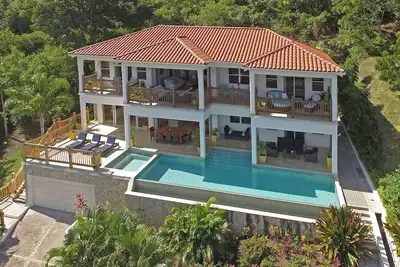 Image de Villa de luxe à Mount Cinnamon Resort