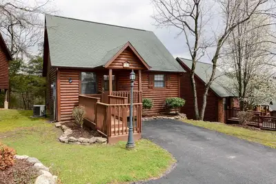 Image de Cabane de Luxe - Lit King, Cuisine Complète, Cheminée, Vues Boisées