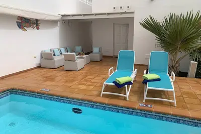 Image de Superbe villa moderne avec jacuzzi.