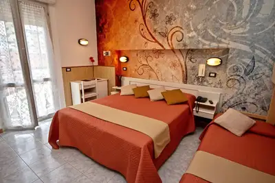 Image de Appartement confortable pour les familles en résidence, dans le centre et sur la mer
