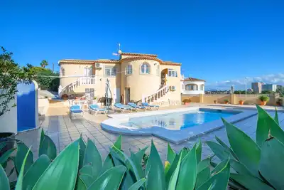 Image de Belle maison de vacances privée avec Wifi, piscine privée, climatisation, Tv, terrasse, parking