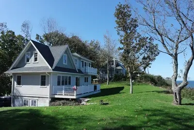 Image de Nouvelle maison avec vue spectaculaire sur le détroit de Long Island