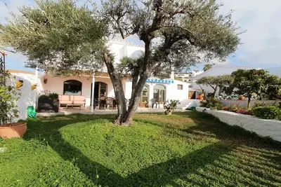 Confortable maison avec jardin et deux piscines communitaire Wifi et airco