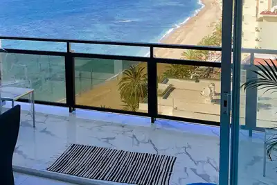 Image de Top Penthouse moderne, première ligne de plage, centre de Marbella, 3 piscines, vue imprenable