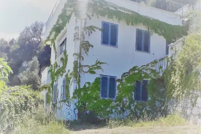 Image de Villa avec vue panoramique avec terrasse et barbecue