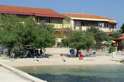 Image de Directement sur la mer - WiFi gratuit - Application 3 chambres. 1er étage