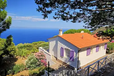 Image de Maison de vacances dans un endroit unique surplombant la mer