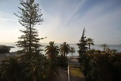 Image de Ancien Palace du bord de mer. Idéal pour 4 / 6 P