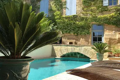 Magnifique maison piscine coeur village St Siffret. Uzes