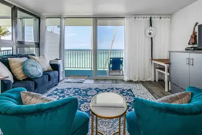 Image de Condo de luxe sur la plage w / Climatisation! Dort jusqu'à 10