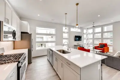 Image de Maison moderne et lumineuse chic dans un emplacement privilégié