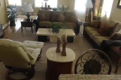Image de Nouveau! Historic Downtown Loft