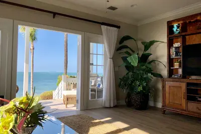 Image de Villa de luxe au bord de l'eau (62) avec vue sur le coucher du soleil et glissement de bateau