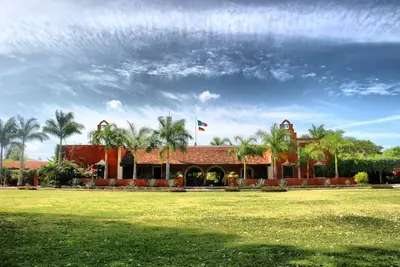 Image de Hacienda Dzibikak - superbe domaine de luxe, idéal pour les enfants, avec personnel, nr Merida