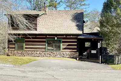 Image de Smoky Mountain Cabin Warm & Cozy Near Convention Center!