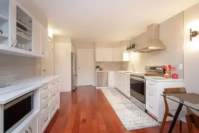 Image de Luxe abordable! Familles et groupes-Confidentialité, cour! Emplacement! ! 7 personnes