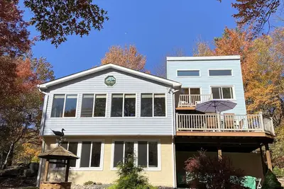 Image de Détendez-vous dans la salle de soleil intérieure - Lakefront, Stream in Backyard -