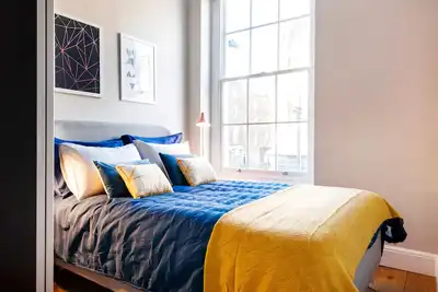 Image de A Fantastic Terraced, Stylish, Deux chambres, deux salles de bain Appartement à Fiztrovia