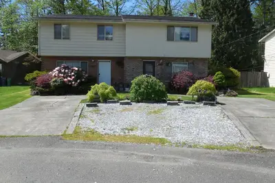 Image de Belle 2 étages 3 Br 1230s / f Townhome