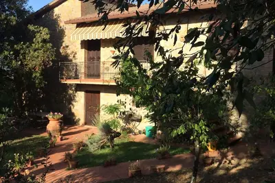 Image de Villa en pierre spacieuse au coeur de la Toscane