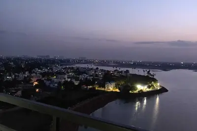 Image de Magnifique condo Sky avec vue sur le lac | Appartement de luxe de 3 chambres dans la ville