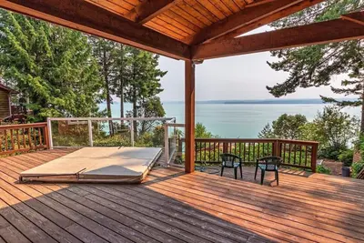 Image de Relaxante Waterfront Spa House sur le canal Hood et près de la forêt nationale olympique