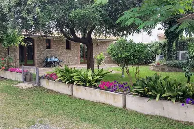 Image de Grand appartement de deux pièces avec grande chambre, véranda sur l'entrée et la piscine