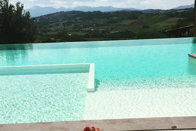 Image de Villa, ancien manoir, sur les collines des Marches, idéale pour se détendre
