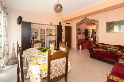Image de Orange House: Grand et confortable appartement au centre-ville d'Avola