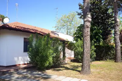 Image de Villa au rez-de-chaussée avec grand jardin dans un coin au calme