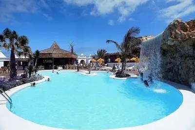 Image de Villa sur une piscine Orientation 4 * Resort