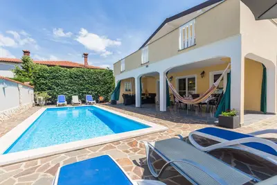 Image de Appartement pour 6 + 2 personnes avec piscine chauffée privée en Istrie