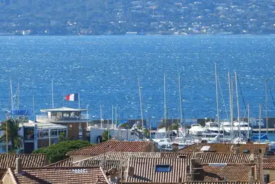 Image de Grand F2 Neuf En Centre Ville Au Calme Vue Mer