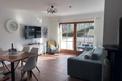 Image de app maisonnette luxueuse. , Poêle à bois, Sauna, Salon, Piscine, 50 mètres du lac,