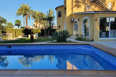 Image de Villa de luxe à 200 m. sur la plage pr. Piscine, jardin de 1250m2, bien-être, barbecue, climatisation, WiFi