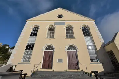 Image de 3 chambres, appartement de chapelle rénovée en bord de mer ouvert, 6 couchages, animaux acceptés