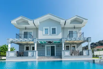 Image de Villa Hanimeli 6 chambres toutes avec salle de bains privée avec piscine privée et jardin