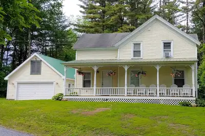 Image de Nouveau! Belle maison avec terrasse, à 10 minutes du lac George