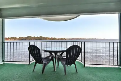 Image de ☀️Sunrise View ⛱Waterfront Balcony❤️Lake Getaway❤️