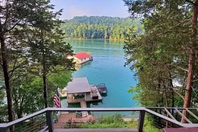 Image de Charmant A-Frame confortable à quelques pas de l'eau profonde du lac principal de Norris!