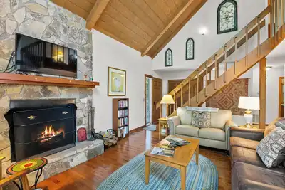 Image de * Marcher en ville * sur un cul-de-sac avec un grand espace extérieur.