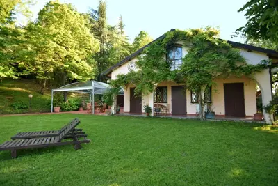Image de Villa dans un petit bois de conte de fées