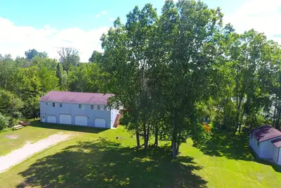 Image de 3 Bdrm UpperLevel House à quelques pas des kayaks et des pédalos sans sable de 300 pieds