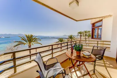 Beachfront Apartment Simar for eigth people