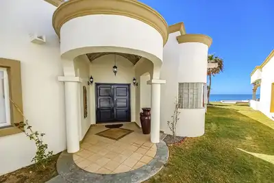Image de Superbe villa de 3 chambres sur la plage de sable Ă Las Palmas Beachfront Resort V4