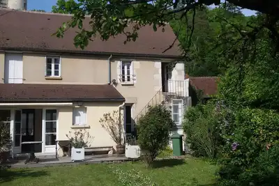 Image de Maison  de charme  dans  village  classé  à mi chemin  Vezelay et la Puisaye