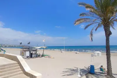 Image de Première ligne, piscine, WiFi, paddle et Netflix! # 2