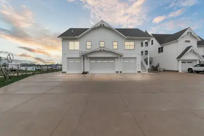 Image de Tout Neuf! ! ! Crystal Lake Condo - 8 personnes! (Crystal, Mi dans le comté de Montcalm)